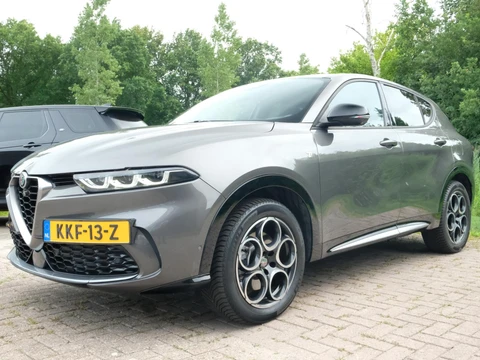 Alfa Romeo Tonale 1.3T PHEV Ti 179 PK | AWD | 360 graden camera | Panoramadak | Stoelverwarming | Navigatiesysteem | Adaptive cruise control | Camera