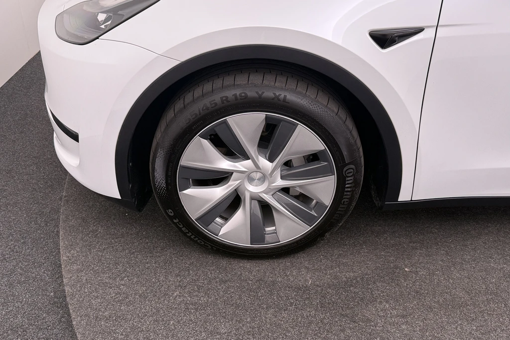 Tesla Model Y – foto 8