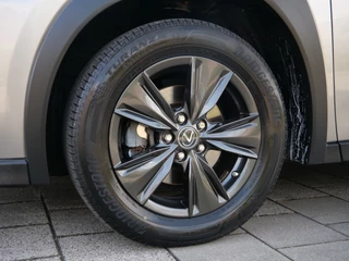 Lexus UX – thumbnail 17