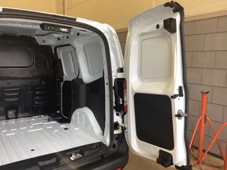 Ford Transit Courier – thumbnail 38