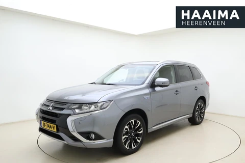 Mitsubishi Outlander 2.0 PHEV Automaat instyle | Navigatie | Lederen bekleding | Achteruitrijcamera | Elektrische achterklep | Stoel- en stuurverwarming | Verwarmd voorraam