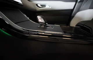 Land Rover Range Rover Velar – thumbnail 40