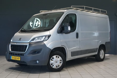 Peugeot Boxer 330 2.0 BlueHDI L1H1 Premium Pack + CAMERA / NAVIGATIE / IMPERIAAL / TREKHAAK