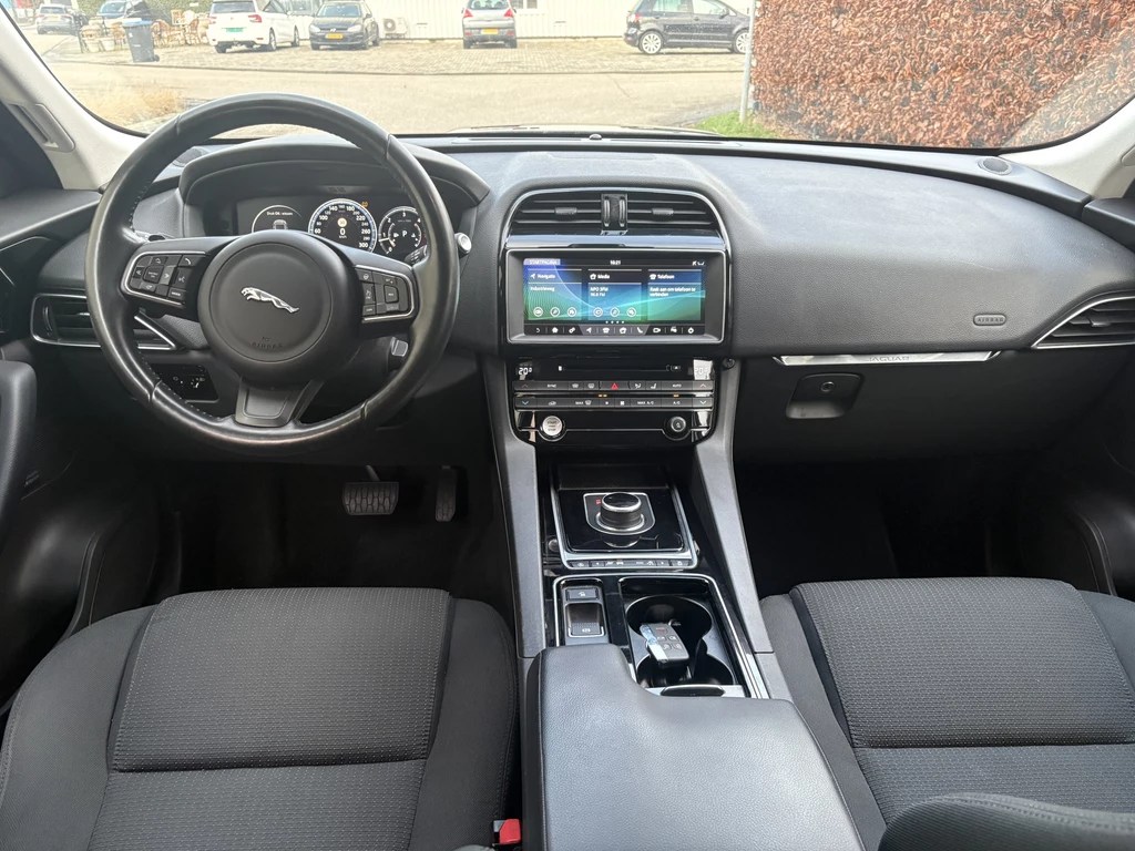 Jaguar F-PACE – foto 10
