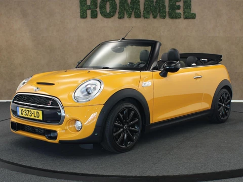 MINI Cabrio 2.0 Cooper S Chili CABRIO - LEDEREN BEKLEDING - CLIMATE CONTROL - PARKEERSENSOREN VOOR/ ACHTER - CRUISE CONTROL - VOORSTOELEN VERWARMD - KEYLESS ENTRY/ START - 17 INCH LICHT METALEN  VELGEN - 4 ZO GOED ALS NIEUWE HANKOOK BANDEN - HARMAN KARDON AUDIO - SPORTSTOELEN