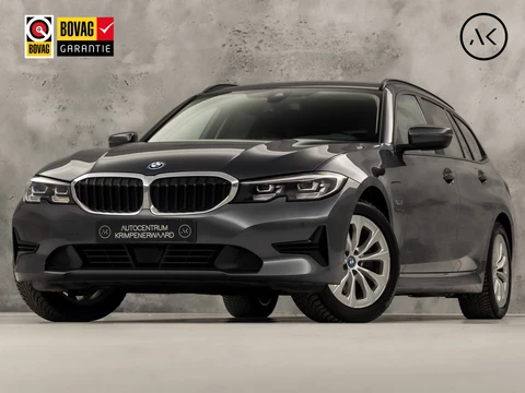 BMW 3 Serie Touring 320e High Executive 204Pk Automaat (APPLE CARPLAY, DEALER ONDERHOUDEN, GROOT NAVI, CAMERA, LEDER, SPORTSTOELEN, GETINT GLAS, ELEK ACHTERKLEP, NIEUWSTAAT)