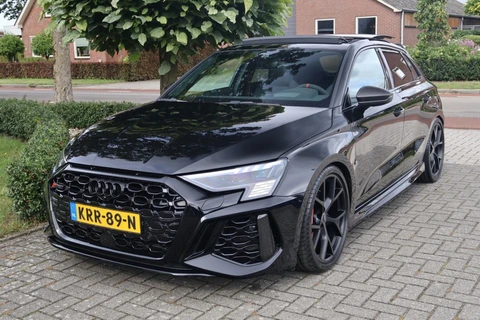 Audi RS3 Sportback (400PK) Keramisch/Pano/RS uitlaat/HUD/VOL opties!