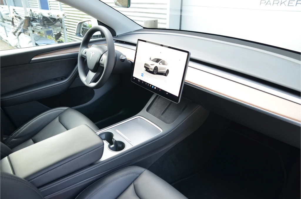 Tesla Model Y – foto 11