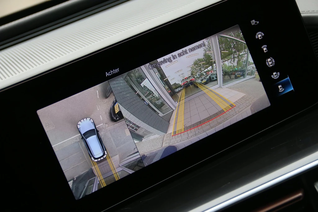 Mercedes-Benz EQC – foto 11