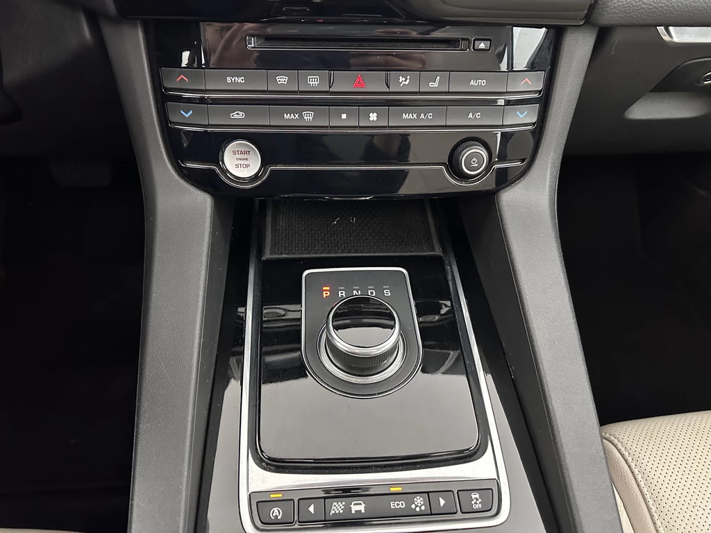 Jaguar F-PACE – foto 21