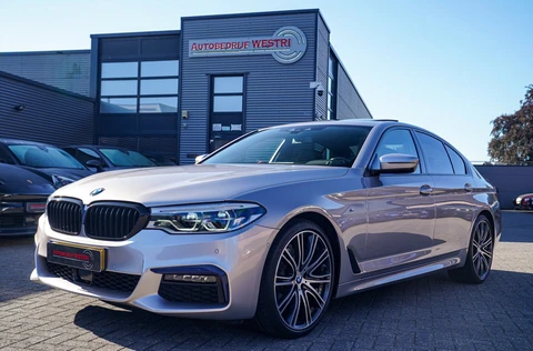 BMW 5-serie 520i High Executive Edition | Schuifdak | Adaptieve Cruise | Camera | Nappa Leder | Origineel NL | Dealer onderhouden