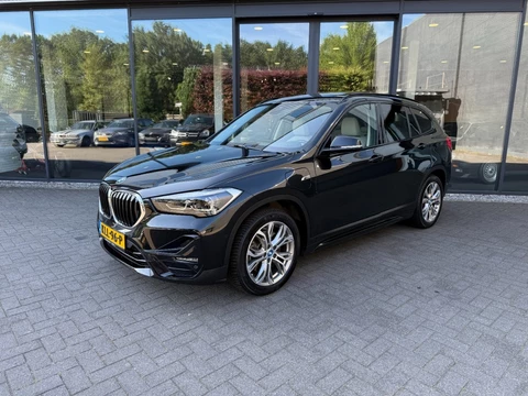 BMW X1 xDrive25e Sportline,Pano,Sportleer,HUD,Memory,Carplay,Camera,Stuur/stoelverw,Lane Ass.,Adapt Cruise,