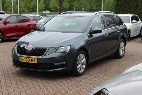 Škoda Octavia Combi 1.0 TSI Greentech Business Edition / Trekhaak / Virtual Cockpit / CarPlay / Parkeerhulp V+A / 16'' / Stoelverwarming / DAB / Cruise Control / Elektr. achterklep