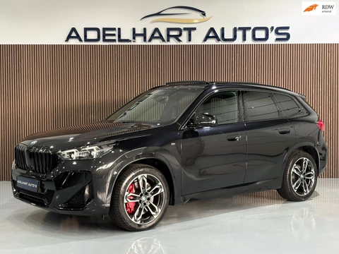 BMW X1 SDrive20i M Sport Pakket / Panorama dak / Lederen interieur / Keyless / Climate control