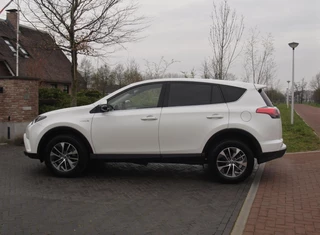 Toyota RAV4 – thumbnail 2