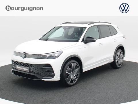 Volkswagen Tiguan 1.5 eHybrid R-Line Edition 204 PK | Trekhaak | 360 Camera | LED Matrix | Black Style | Adaptief Onderstel |