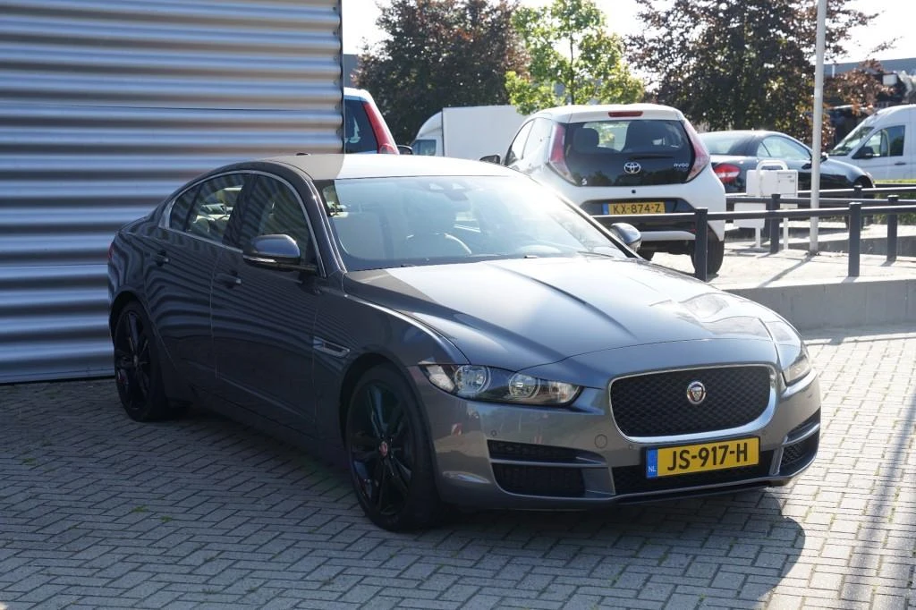Jaguar XE – foto 6