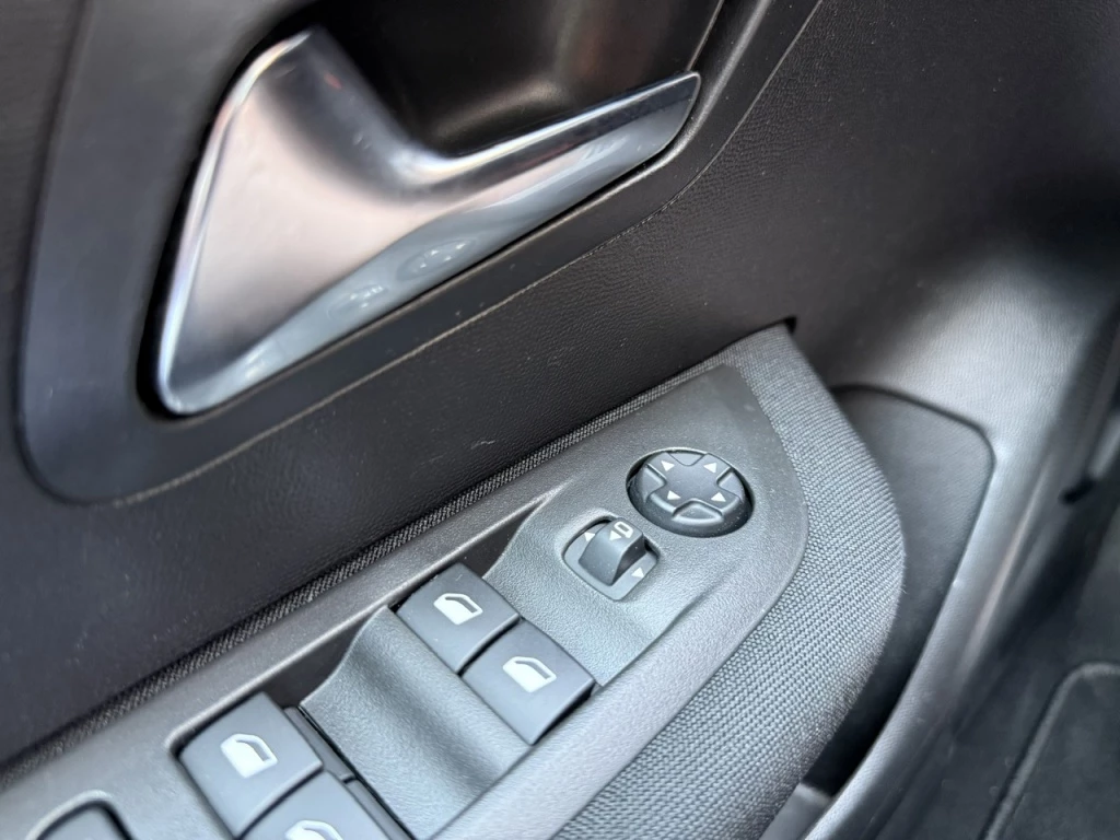 Peugeot 208 – foto 33