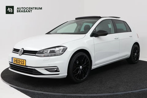 Volkswagen Golf 1.0 TSI Comfortline Business (PANORAMADAK, NAVIGATIE, STOELVERWARMING, CRUISE ADAPTIEF, PARKEERSENSOREN)