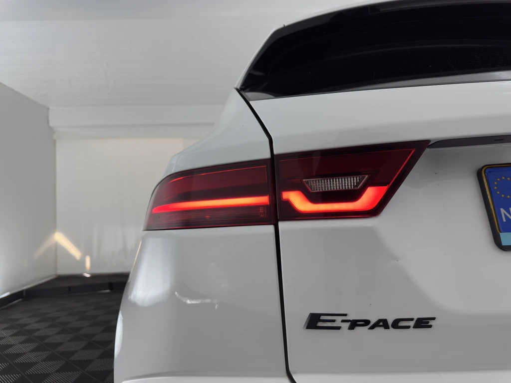 Jaguar E-PACE – foto 28