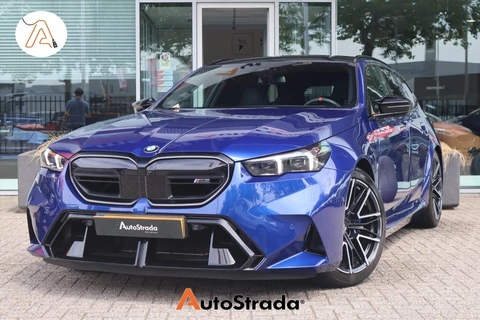 BMW 5-Serie Touring (g61) M5 728pk xDrive | Marina Bay Blue | Bowers & Wilkins | Carbon | Trekhaak | M Drive Prof |