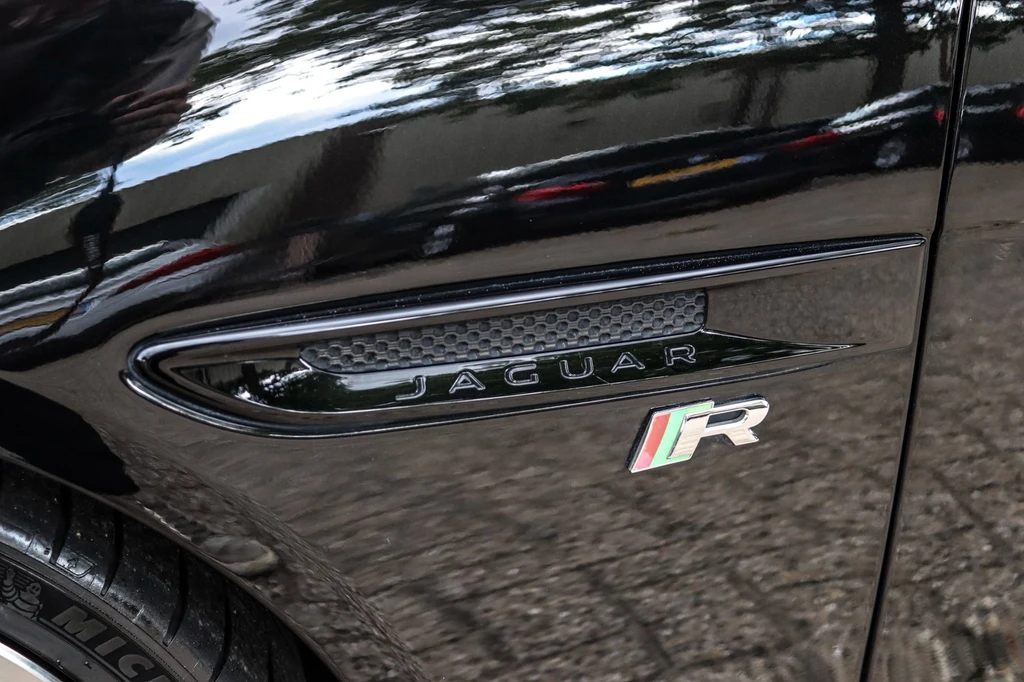 Jaguar XE – foto 12