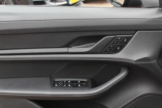 Porsche Taycan – thumbnail 22