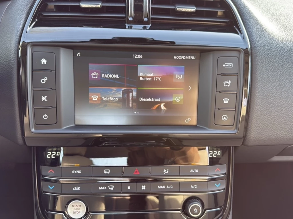 Jaguar XE – foto 14