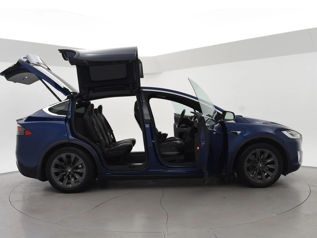Tesla Model X – foto 12