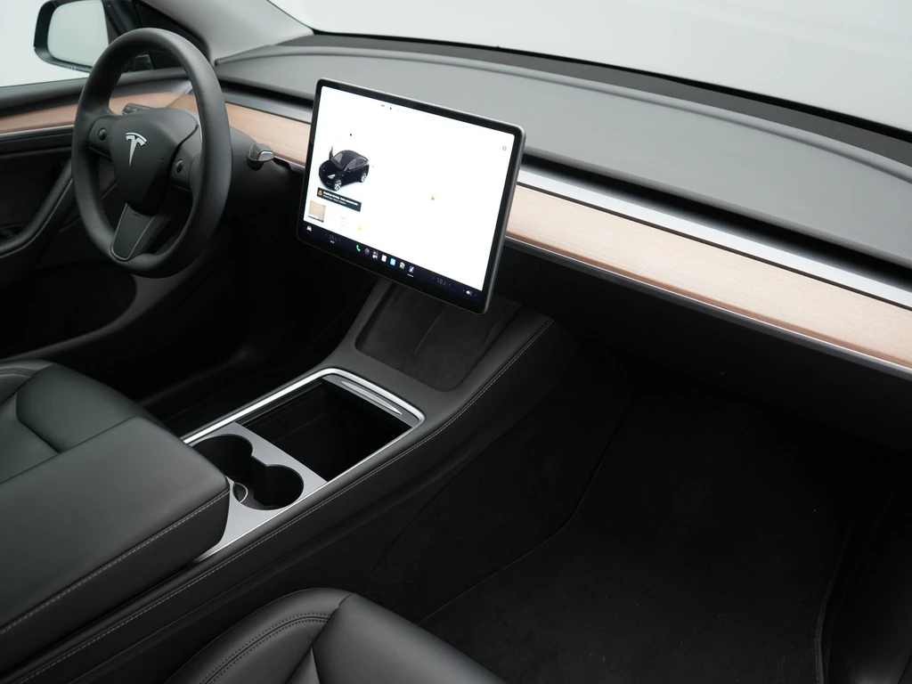 Tesla Model Y – foto 16