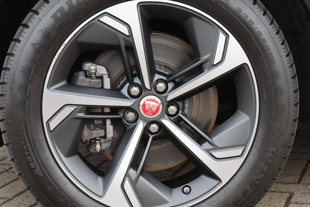 Jaguar E-PACE – foto 19