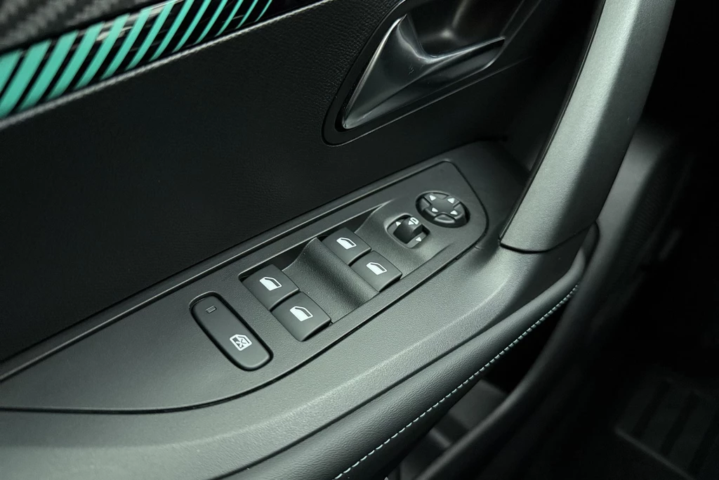 Peugeot e-2008 – foto 17