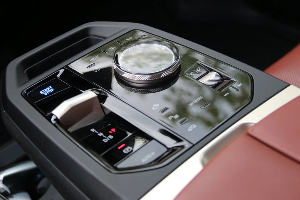 BMW iX – foto 12