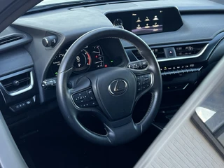 Lexus UX – thumbnail 9