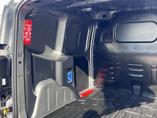 Ford Transit Courier – thumbnail 9