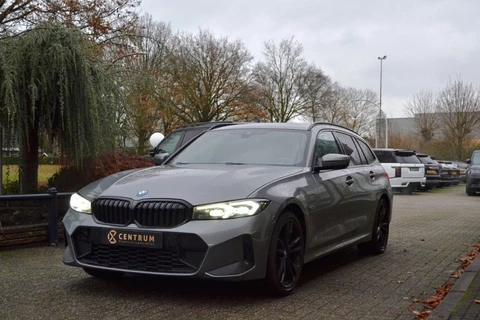 BMW 3 Serie 330e M-Sport / Pano / Leder
