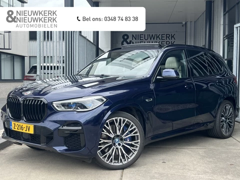 BMW X5 xDrive45e High Executive M-Sport | VOL | SCHUIF/KANTELDAK | HEAD-UP DISPLAY | HARMAN/KARDON | TREKHAAK | 360 CAMERA | LEDER | CARPLAY/ANDROID | LMV 22'' | NAVI | STOELVERWARMING | ELKTR. MEMORY STOELEN | PDC V+A | KEYLESS | ADAPTIVE CRUISE CONTROL | LASER