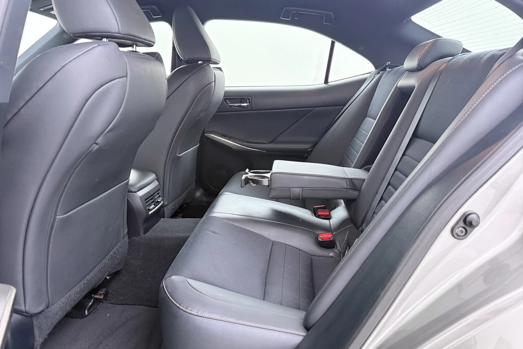 Lexus IS – foto 22