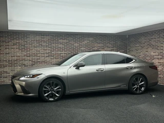Lexus ES – thumbnail 2