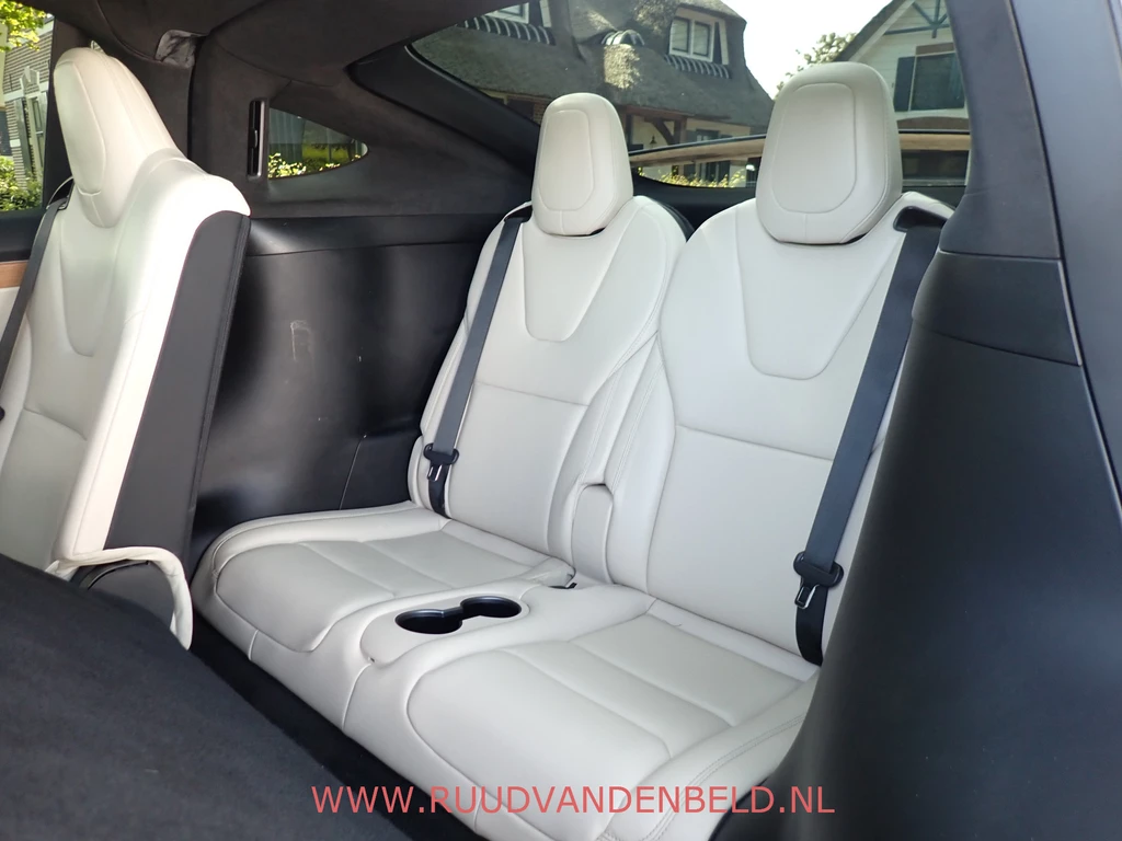 Tesla Model X – foto 15