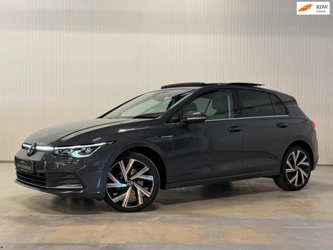 Volkswagen Golf 2.0 TDI | PANO | TREKHAAK | CAMERA | MEMORY SEATS | CARPLAY | IQ DRIVE