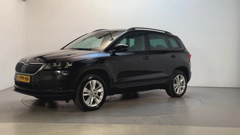 Skoda Karoq 1.0 TSI Business Edition Stoelverwarming Adaptive Cruise Navigatie Parkeersensoren