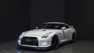 Nissan GT-R – thumbnail 1