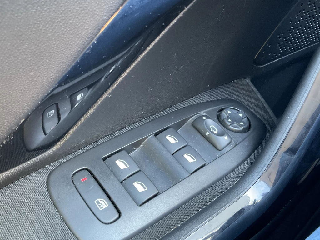 Peugeot 208 – foto 36