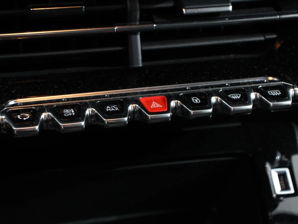 Peugeot 208 – foto 19