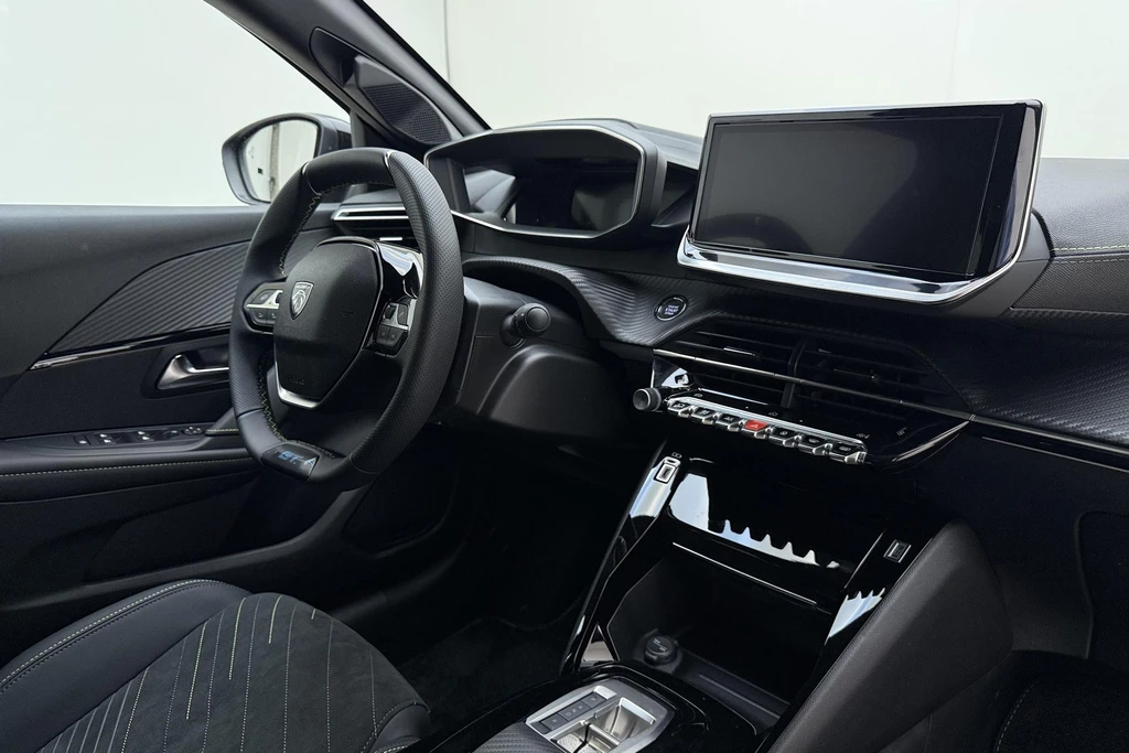 Peugeot e-208 – foto 15