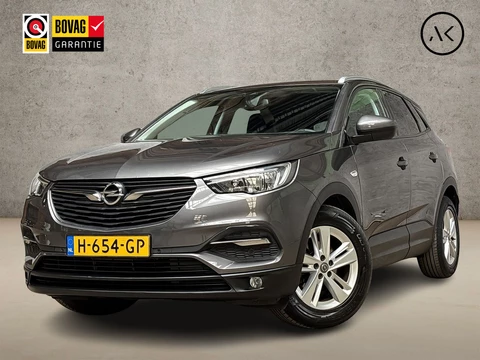 Opel Grandland X 1.2 Turbo Sport Automaat (APPLE CARPLAY, GROOT NAVI, CLIMATE, STUUR/STOELVERWARMING, SPORTSTOELEN, PARKEERSENSOREN, GETINT GLAS, CRUISE, NIEUWSTAAT)