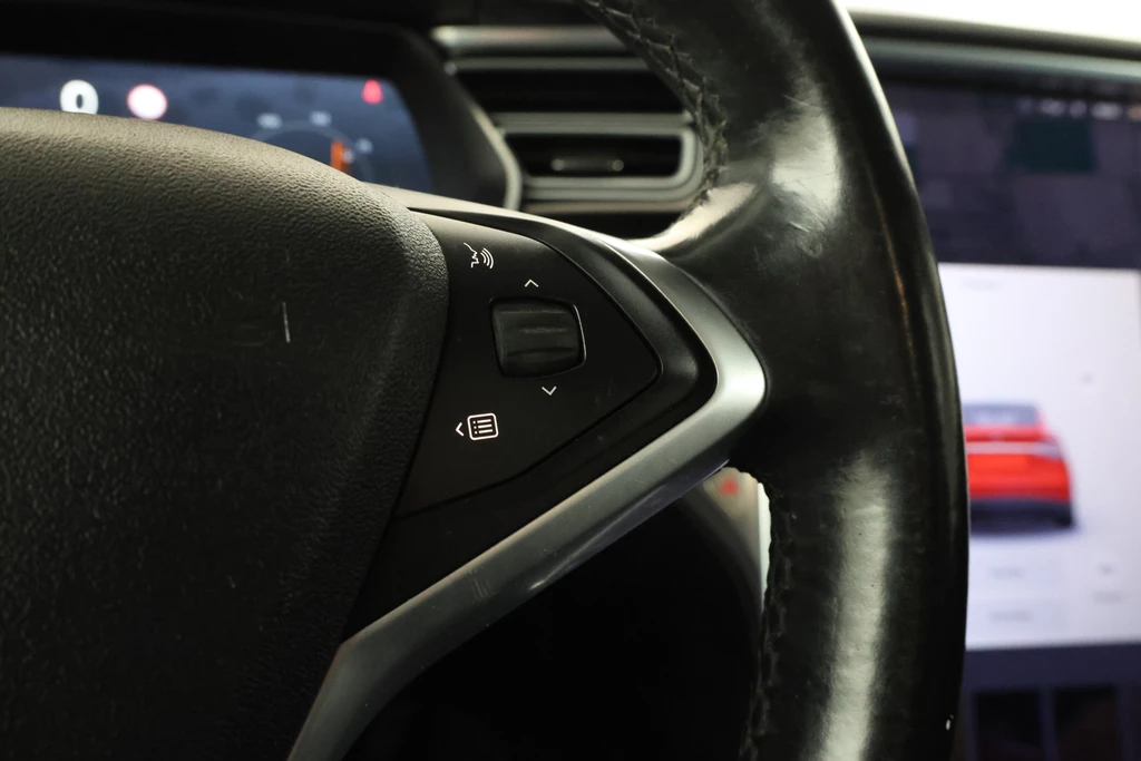 Tesla Model X – foto 24