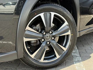 Lexus UX – thumbnail 8