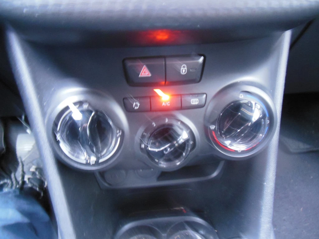 Peugeot 208 – foto 12